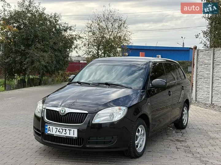 Skoda Fabia 2008 photo 2