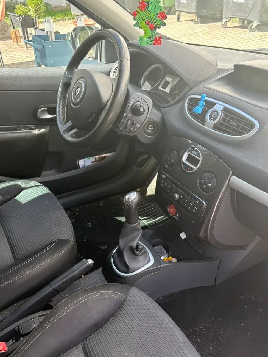 Renault Clio 2012 photo 3