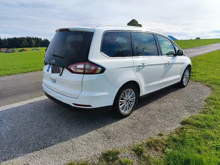Ford Galaxy 2017 photo 3