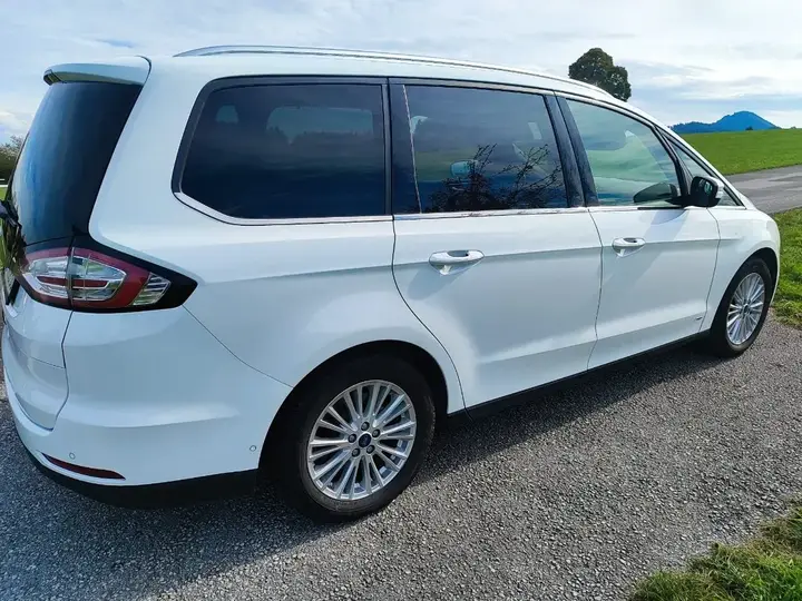 Ford Galaxy 2017 photo 2