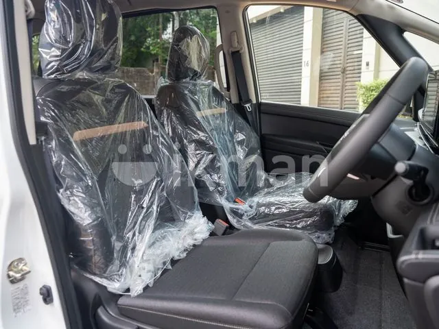 Nissan Serena 2026 photo 5