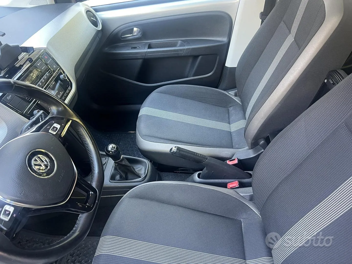 Volkswagen Up 2017 photo 4