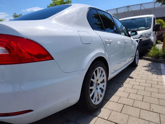 Skoda Superb 2015 photo 4