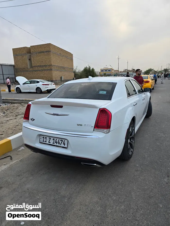 Chrysler 300 2020 photo 2