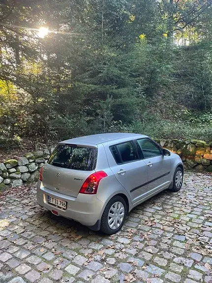 Suzuki Swift 2010 photo 2