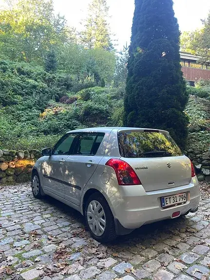 Suzuki Swift 2010 photo 4