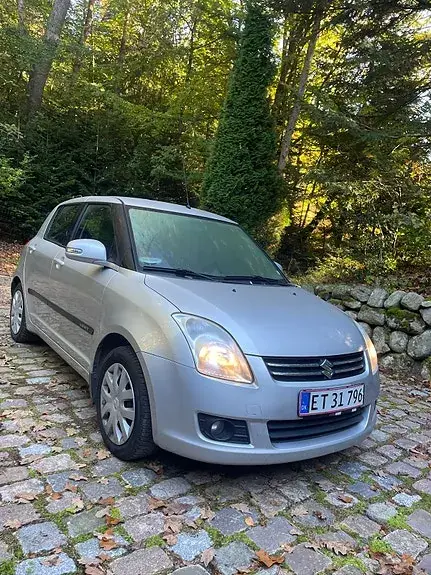 Suzuki Swift 2010 photo 3