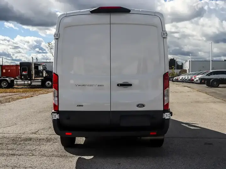 Ford Transit 2024 photo 4