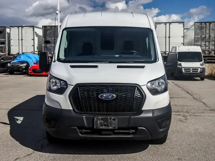Ford Transit 2024 photo 2