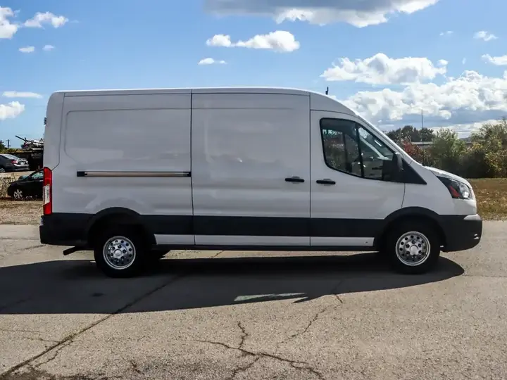Ford Transit 2024 photo 3