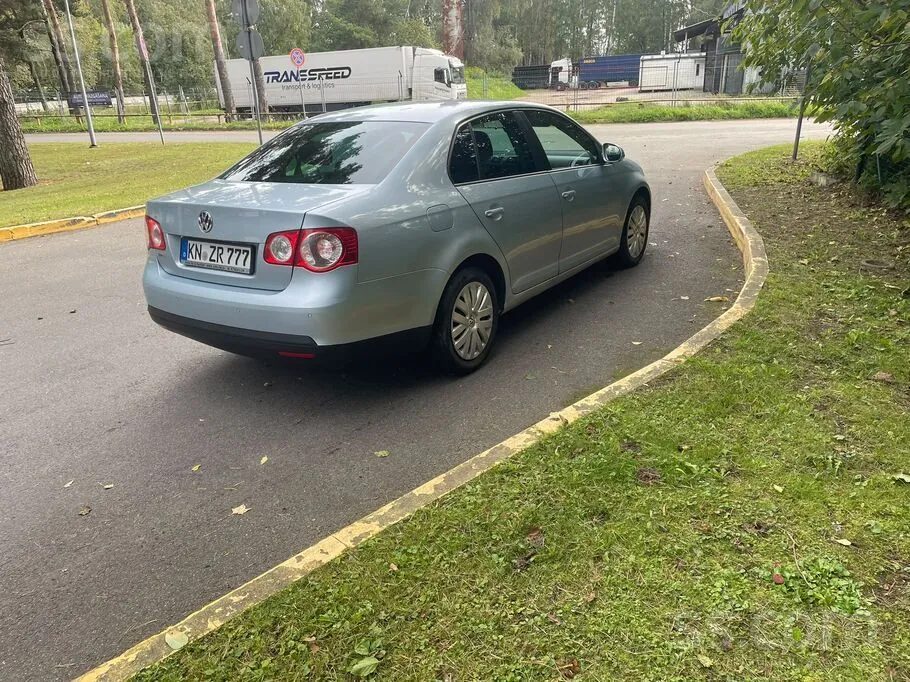 Volkswagen Jetta 2010 photo 4
