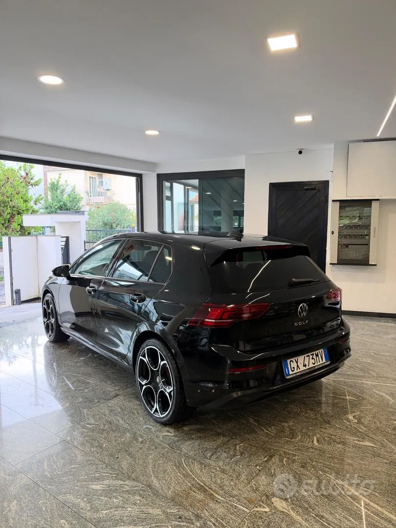 Volkswagen Golf 2025 photo 2
