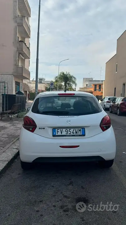 Peugeot 208 2019 photo 2
