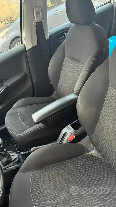 Peugeot 208 2019 photo 5