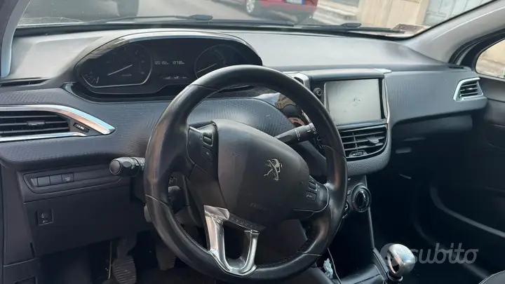 Peugeot 208 2019 photo 4