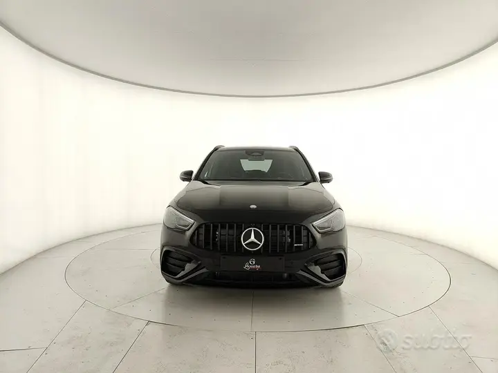 Mercedes-Benz Gla photo 2