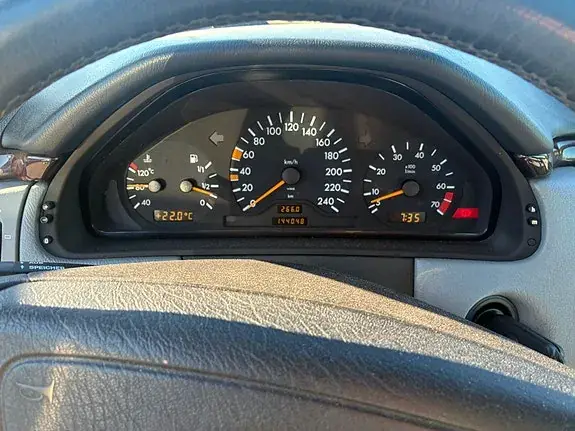 Mercedes-Benz E 230 1995 photo 2