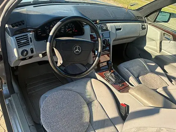 Mercedes-Benz E 230