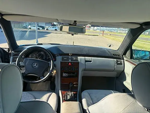 Mercedes-Benz E 230 1995 photo 4