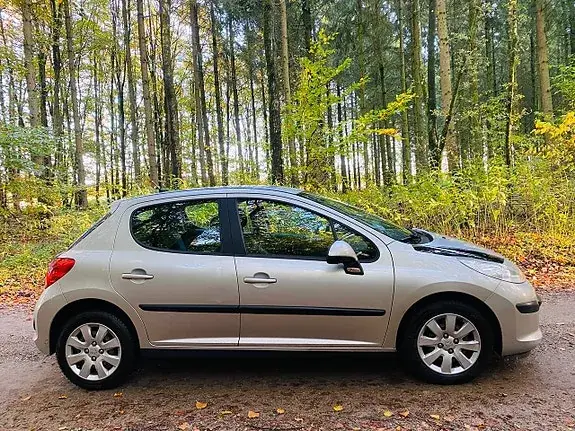 Peugeot 207 2006 photo 4