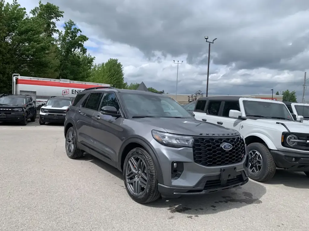 Ford Explorer 2026 photo 3