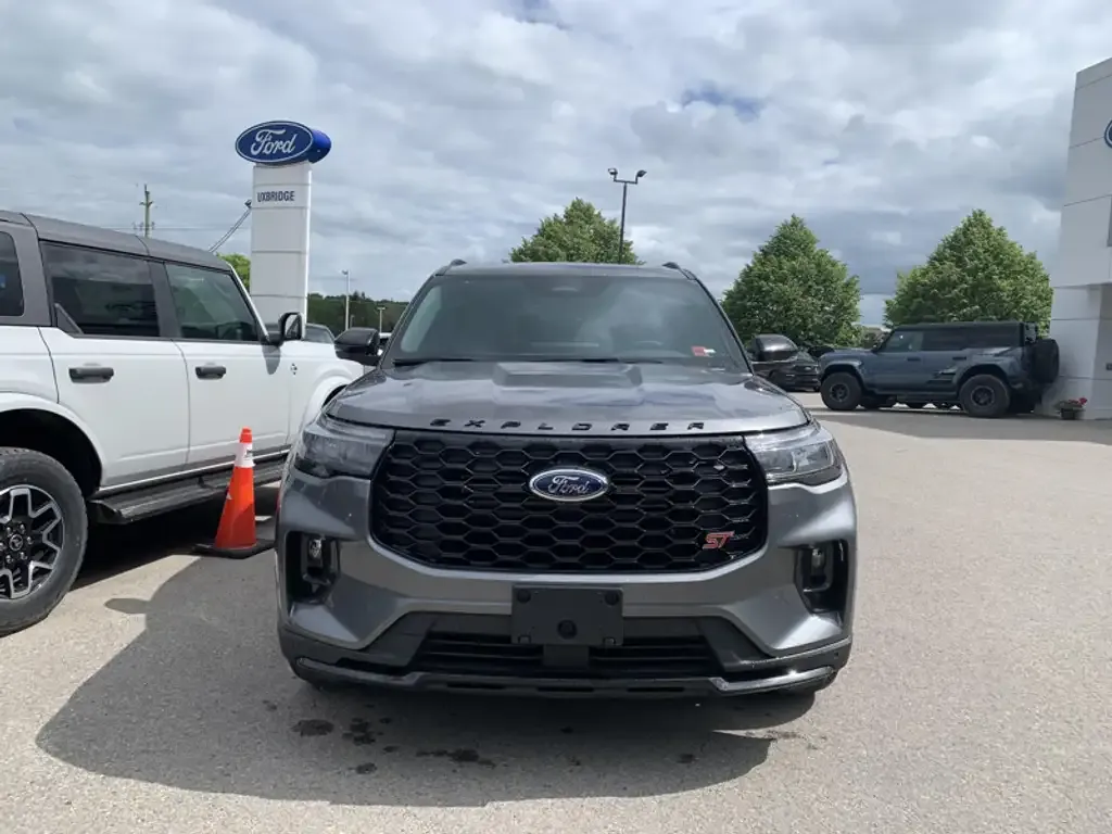 Ford Explorer 2026 photo 2