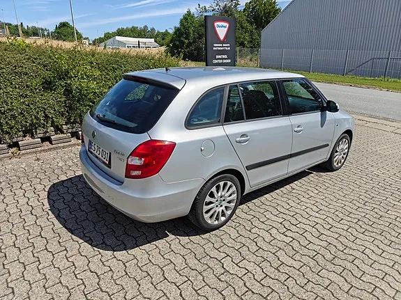 Skoda Fabia 2013 photo 3