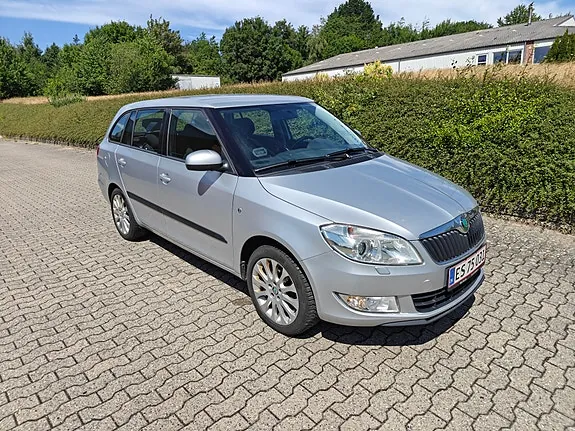Skoda Fabia 2013 photo 2