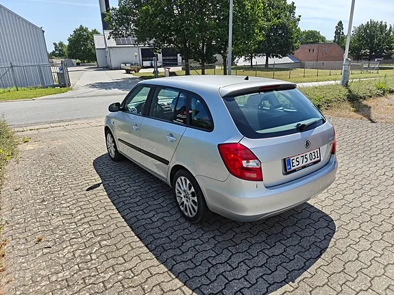 Skoda Fabia 2013 photo 4