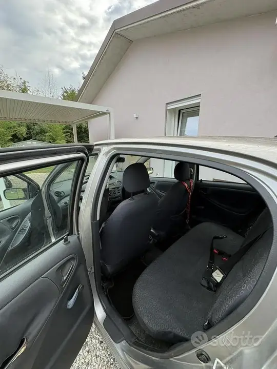 Toyota Yaris 2003 photo 5