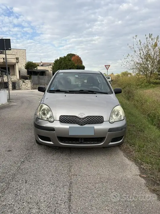 Toyota Yaris 2003 photo 2