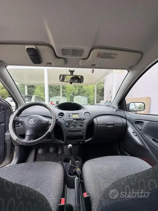 Toyota Yaris 2003 photo 4