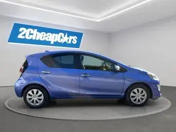Toyota Aqua 2016 photo 5