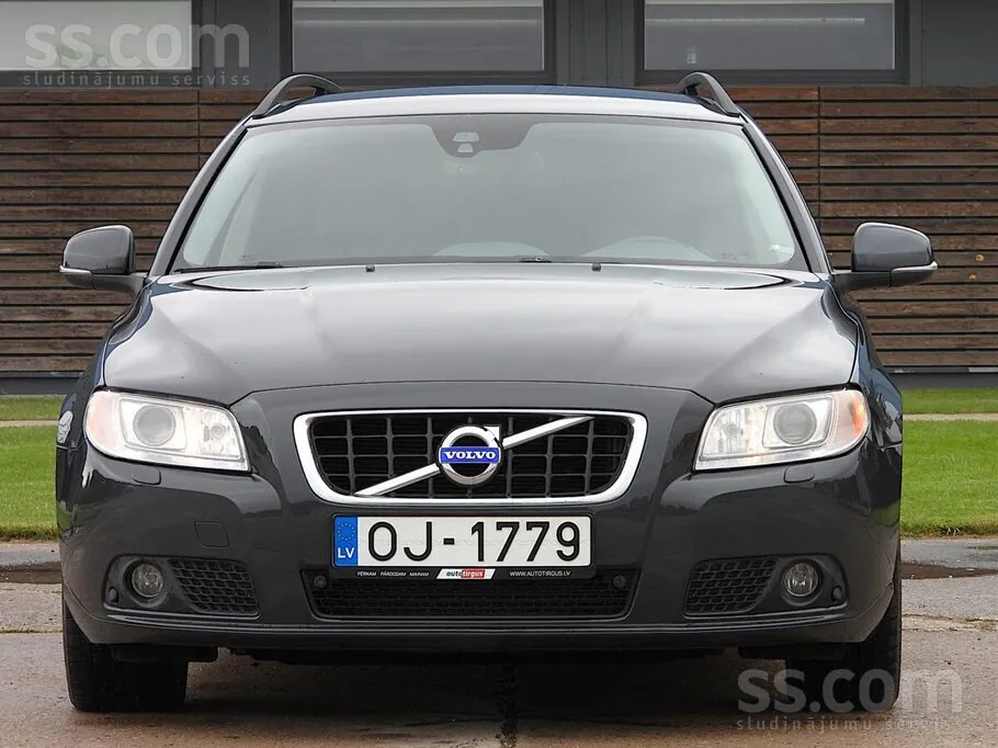 Volvo V70 2013 photo 2