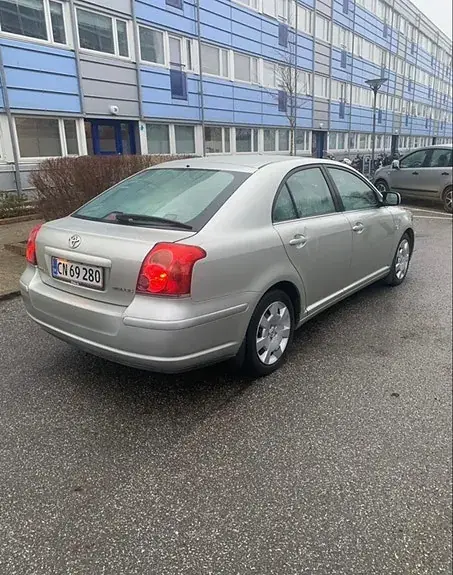 Toyota Avensis 2004 photo 2