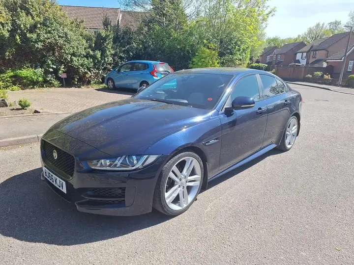 Jaguar Xe 2016 photo 2
