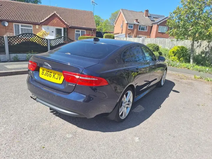 Jaguar Xe 2016 photo 4