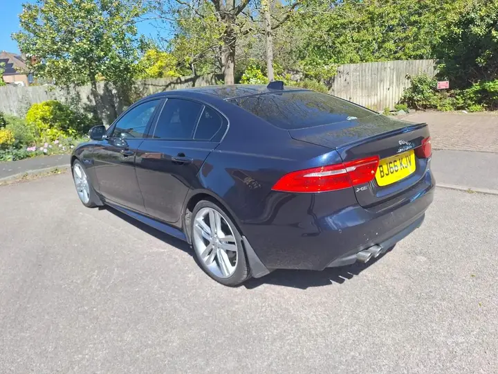 Jaguar Xe 2016 photo 3