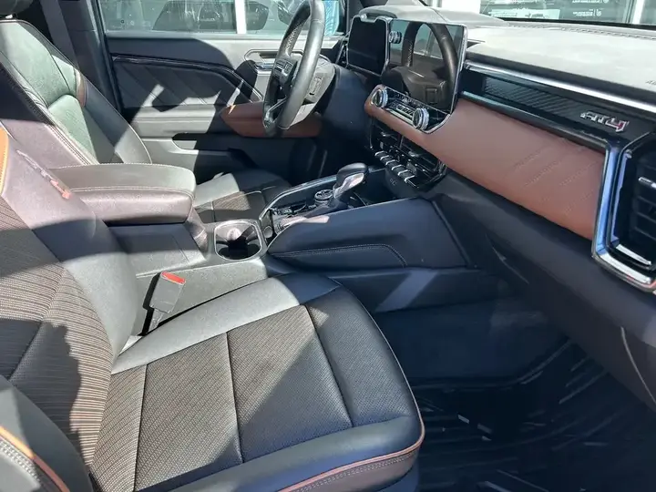 GMC Canyon 2023 photo 2