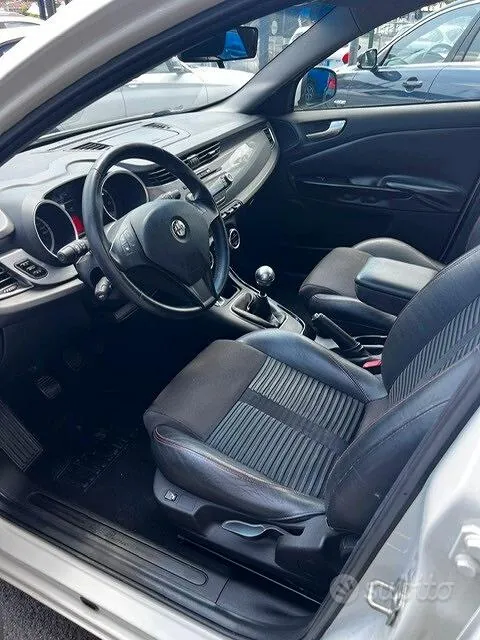 Alfa Romeo Giulietta 2011 photo 3