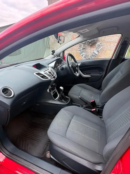 Ford Fiesta 2012 photo 4