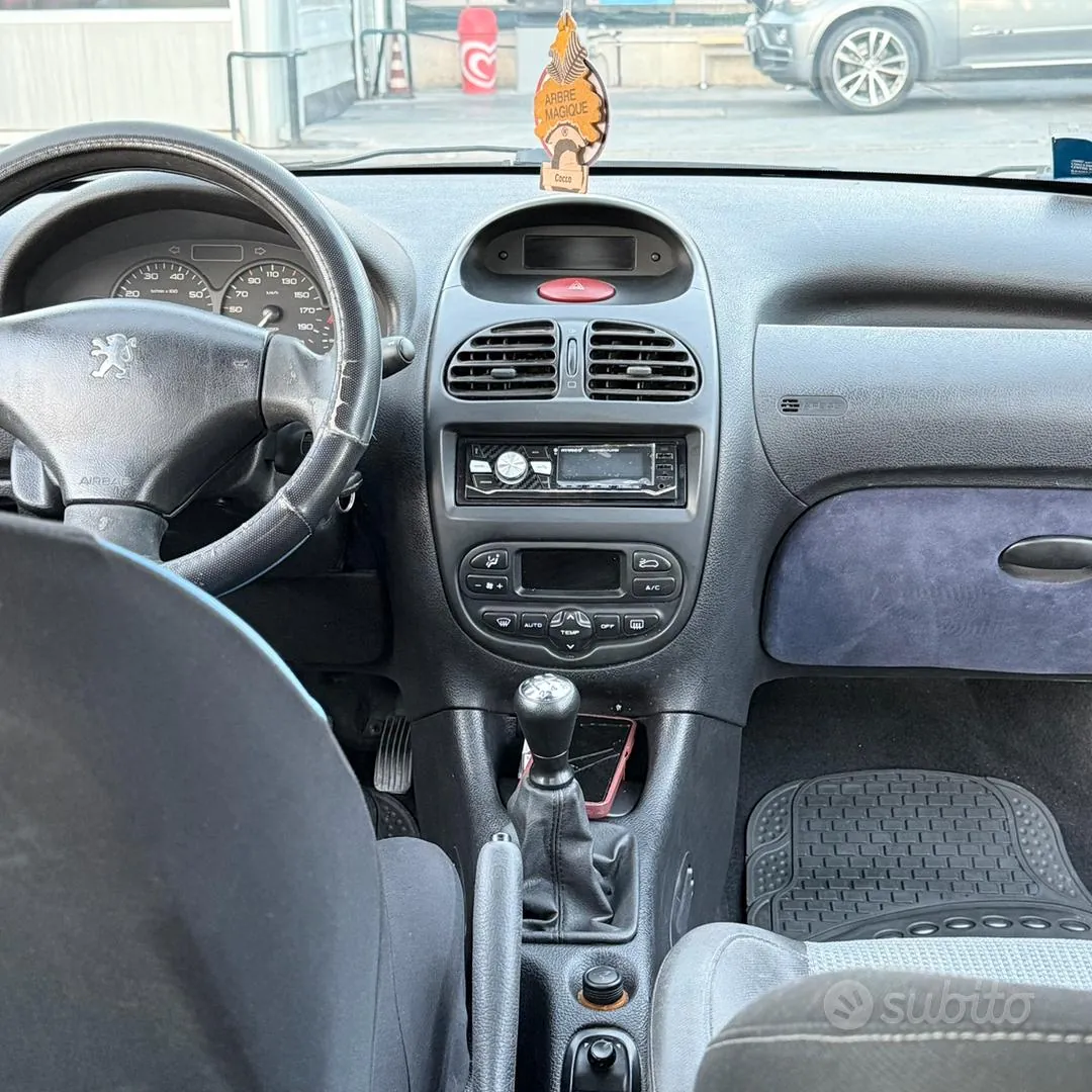 Peugeot 206 2004 photo 3