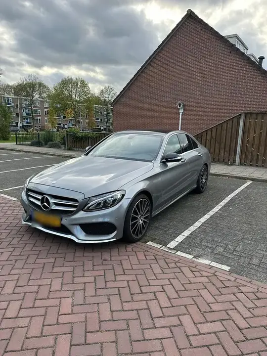 Mercedes-Benz C200