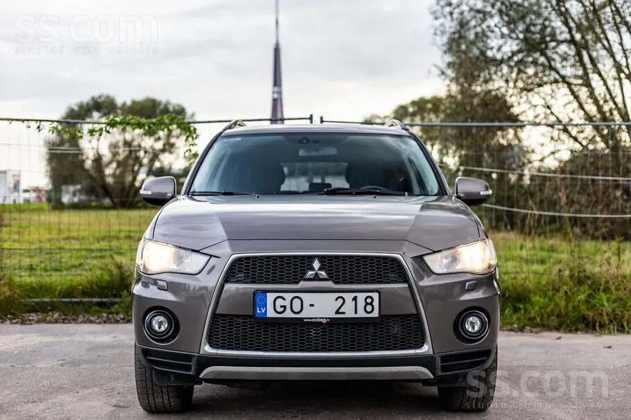 Mitsubishi Outlander 2011 photo 3