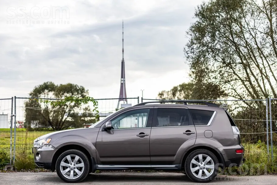 Mitsubishi Outlander 2011 photo 4