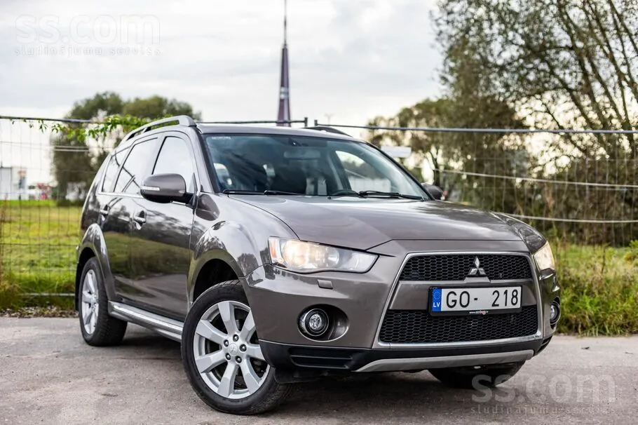 Mitsubishi Outlander 2011 photo 2