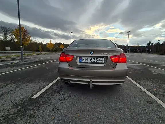 BMW 320D 2009 photo 4