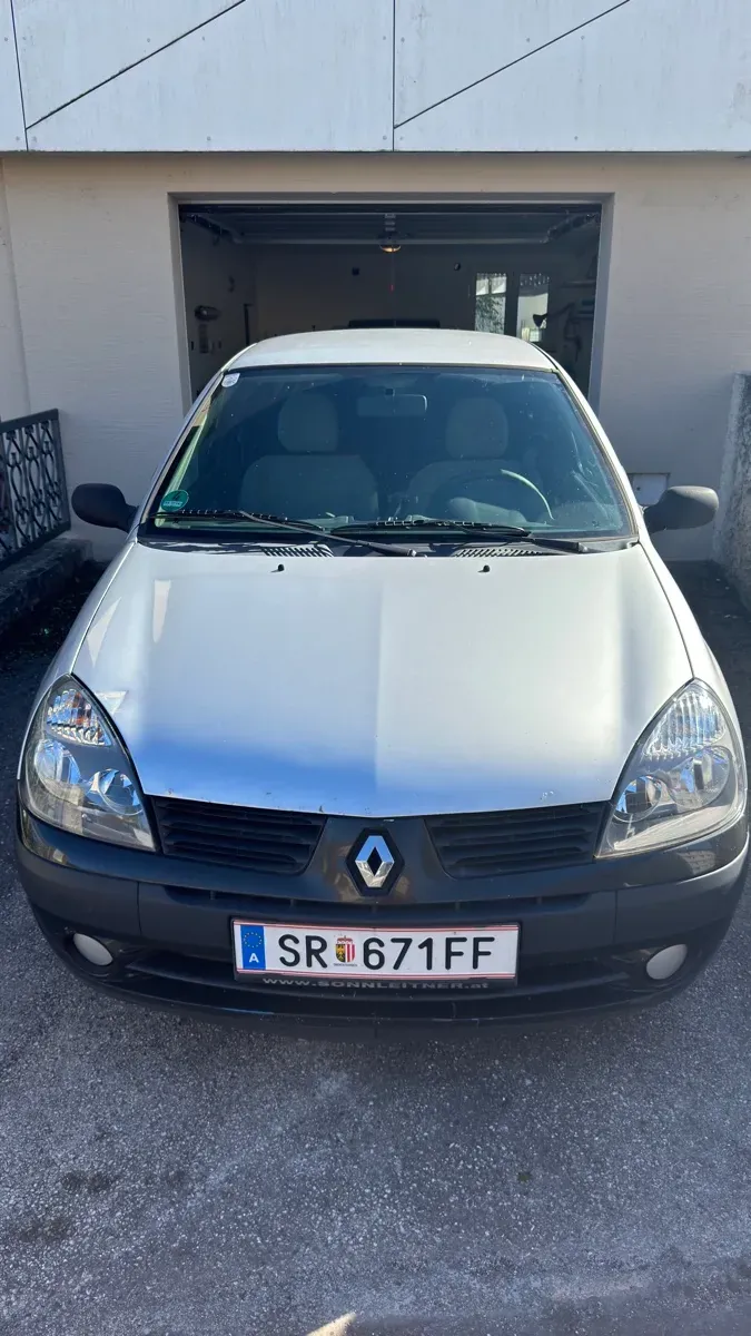 Renault Clio 2004 photo 2