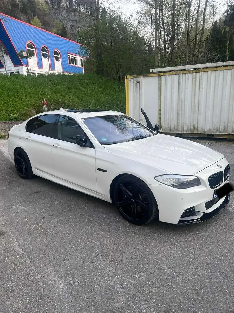 BMW 5 Series 2012 photo 2