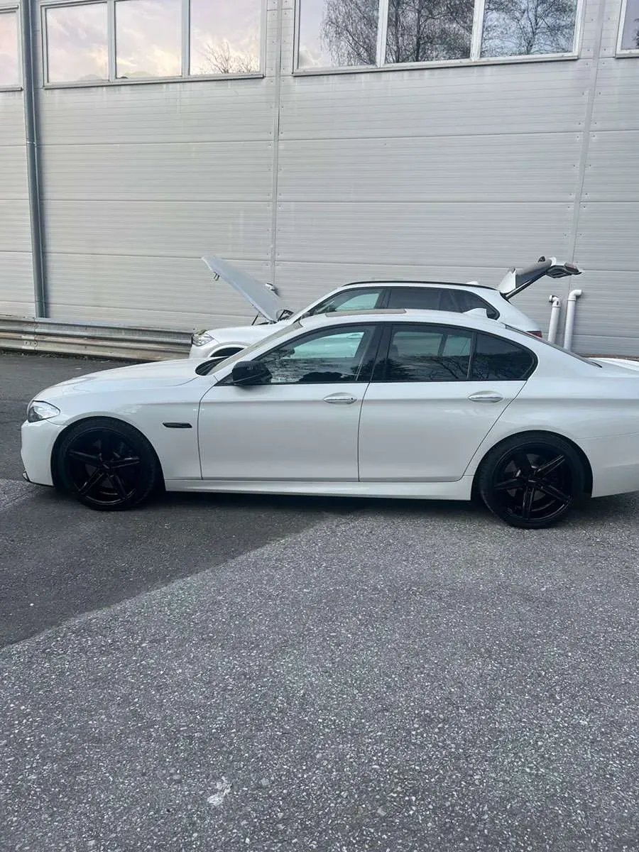 BMW 5 Series 2012 photo 3